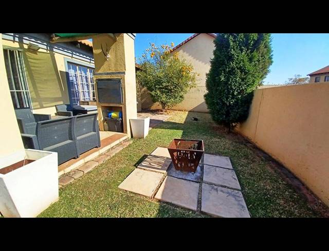 2 BEDROOM TOWNHOUSE FOR SALE IN ANNLIN